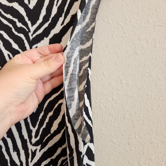 Zyia Active Safari Zebra Print Sleeveless Muscle Tee Size Medium - Picture 5 of 10